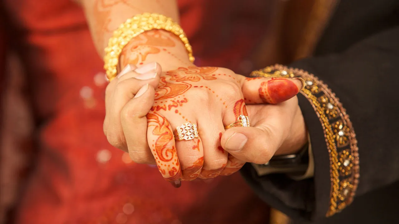 ঘুরতে গিয়েছিলেন নায়িকা, সুযোগেই প্রবাসীর সঙ্গে রাতারাতি বিয়ে