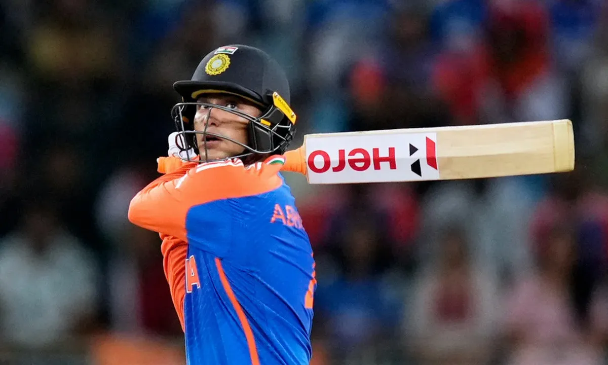 ছক্কার বিশ্বরেকর্ড গড়লেন অভিষেক শর্মা