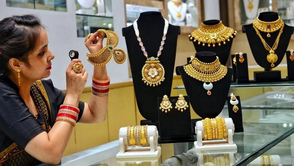 একলাফে বেড়ে গেলো সোনার দাম