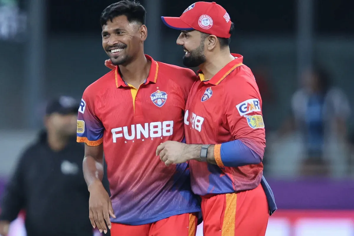 মোস্তাফিজের বোলিং তোপে চূর্ণ গালফ জায়ান্টস