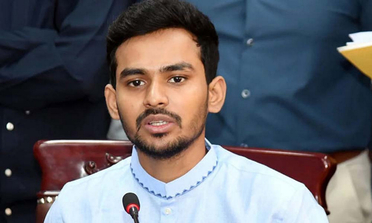 যে দলে যোগ দিচ্ছেন আসিফ মাহমুদ