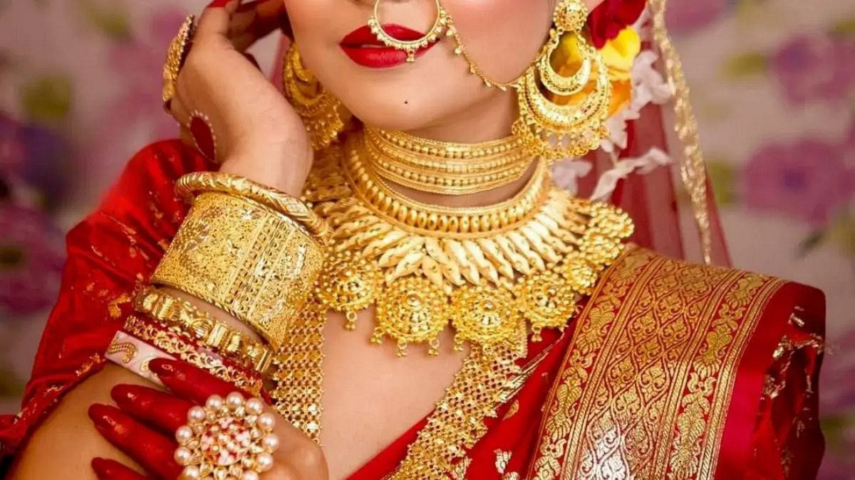 নতুন বছরে বড় উপহার! এক লাফে কমলো স্বর্ণের দাম