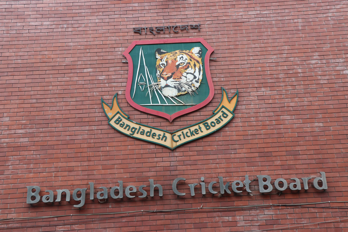 ভারতে খেলতে যাওয়া হবেনা, অথচ ভারতীয়রা ছাড়া বাংলাদেশ ক্রিকেট চলবে না, এটা কি
