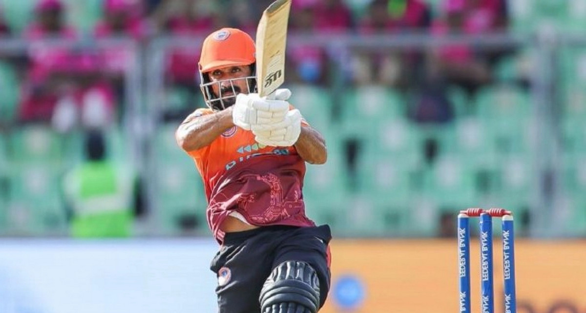 ১২ বলেই ১১ ছক্কা, ক্রিকেটে নতুন বিশ্বরেকর্ড