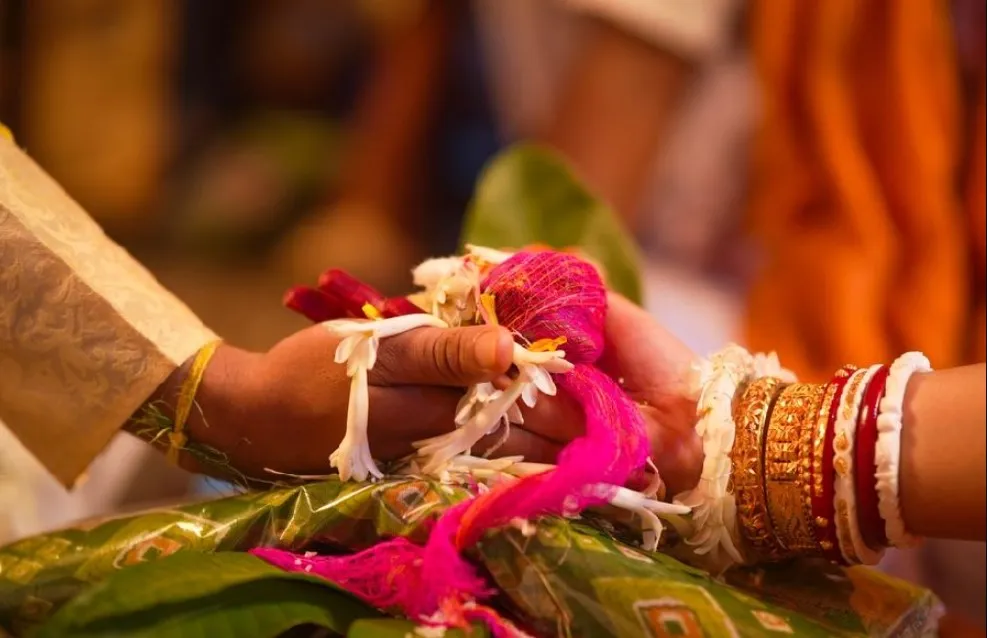 বিয়ে নিয়ে দোটানা সমবয়সী না বয়সে ব্যবধান কোন দাম্পত্য বেশি টেকসই জেনেনিন