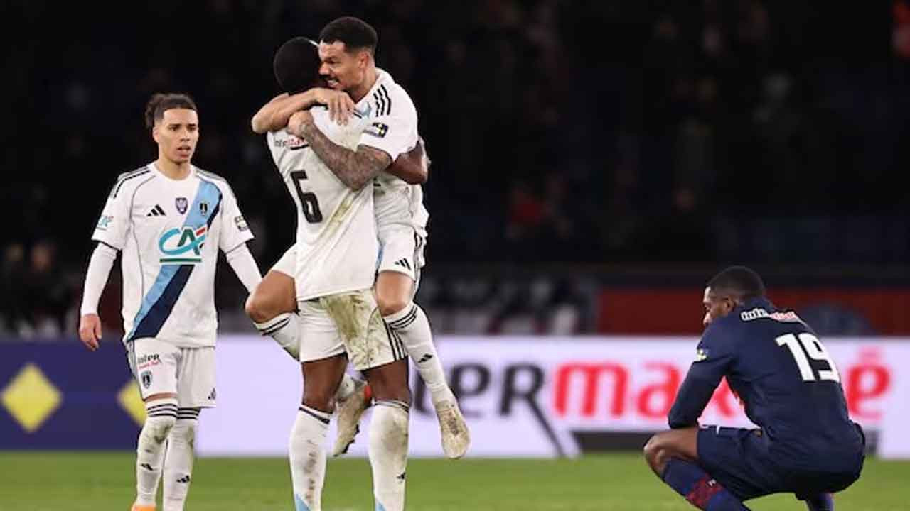 পিএসজির শেষ! ফ্রেঞ্চ কাপে ইতিহাস রচনা করলো প্যারিস এফসি”
