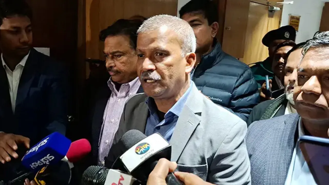 বিসিবির বোর্ড পরিচালককে নিয়ে নতুন করে যা বললেন : আসিফ নজরুল