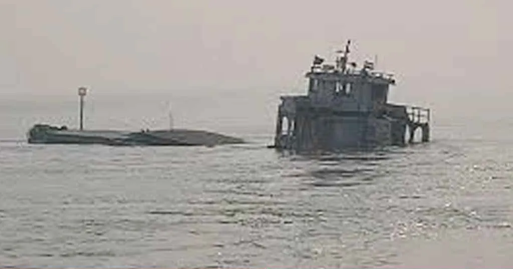 ভারতে ডুবে যাচ্ছে বাংলাদেশি জাহাজ, ১২ নাবিক উদ্ধার