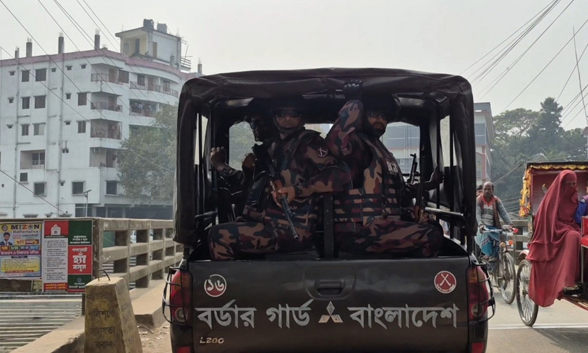 হঠাৎ ২৪ প্লাটুন বিজিবি মোতায়েন