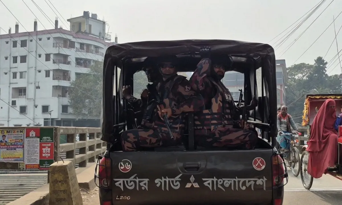 হঠাৎ ২৪ প্লাটুন বিজিবি মোতায়েন