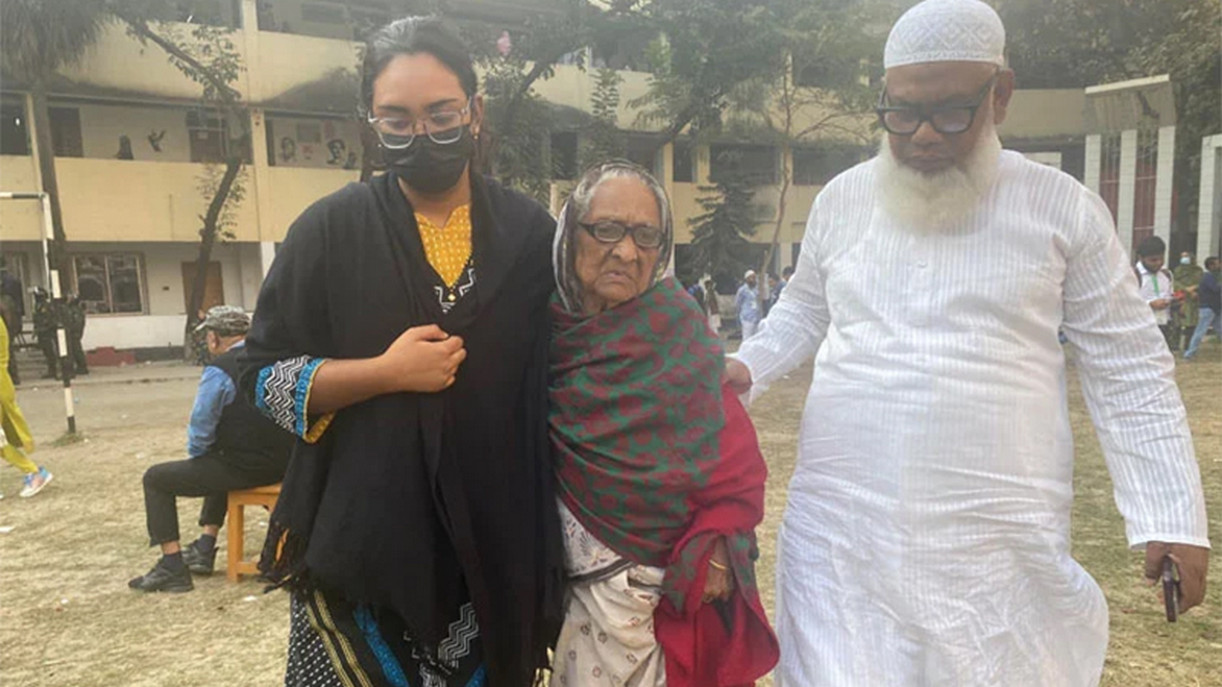 ভোট দিয়ে বেরহয়ে যা বললেন ১১০ বছরের জমিরন নেসা