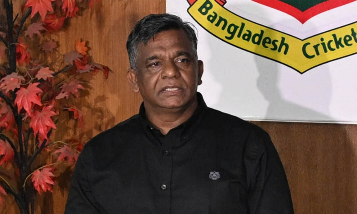 দেশ ছাড়লেন বিসিবি সভাপতি বুলবুল