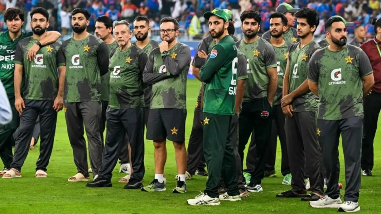 বিশ্বকাপ ব্যর্থতায় ক্রিকেটারদের ৫০ লাখ রুপি জরিমানা করল পাকিস্তান