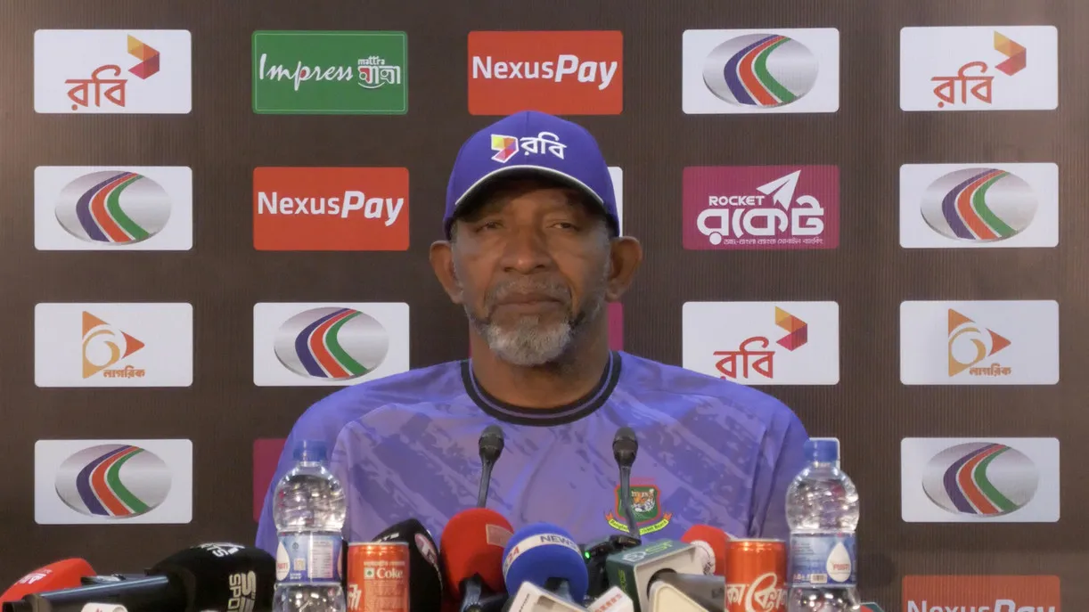 বাংলাদেশে প্রতিশোধ নিতে আসছে পাকিস্তান! বড় সতর্কবার্তা দিলেন কোচ ফিল সিমন্স