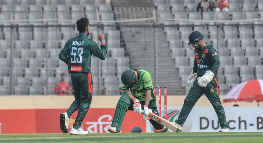 মিরাজ-নাহিদের আঘাতে ধাক্কা খেল পাকিস্তান, ৩ উইকেট পতন
