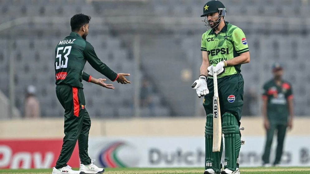 পাকিস্তানকে অলআউট করলো বাংলাদেশ