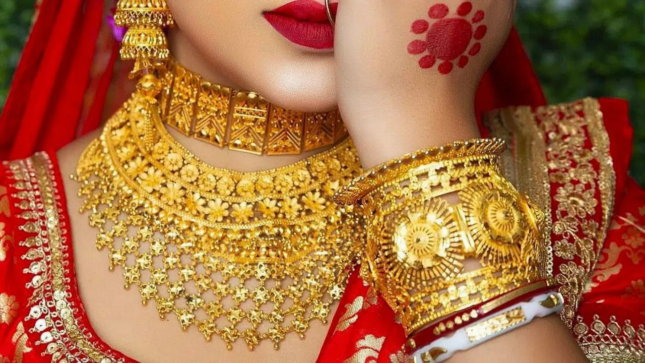 স্বর্ণবাজারে বড় ধাক্কা: ১৯৮৩ সালের পর সর্বোচ্চ পতন