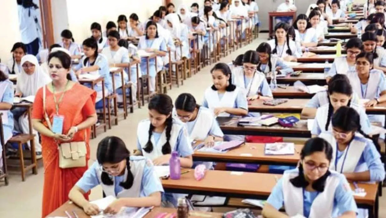 ২০২৭ সালের এসএসসি পরীক্ষা ডিসেম্বরে: নতুন পরিকল্পনায় আসছে বড় পরিবর্তন