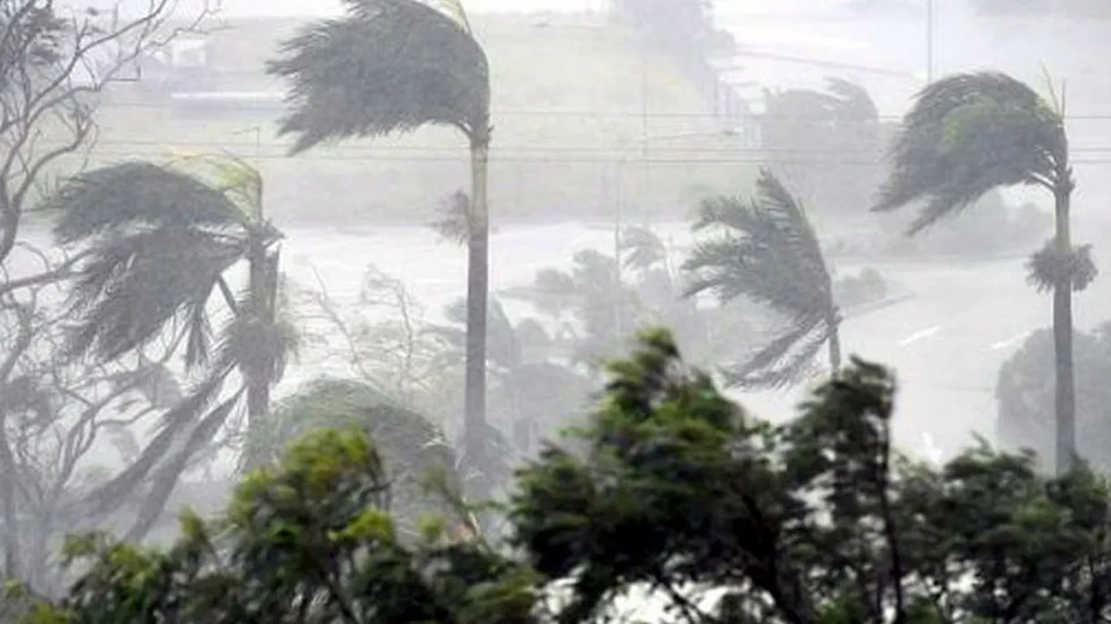 দুপুরের আগেই সতর্কতা: ৬ জেলায় ঘণ্টায় ৬০ কিমি বেগে ঝড়-বৃষ্টির আশঙ্কা