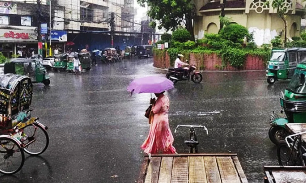 আজ রাতেই বজ্রসহ বৃষ্টির সম্ভাবনা