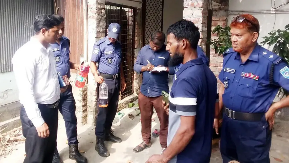 ক্রেতা সেজে তেল কিনতে যান ডিজিএফআইয়ের তিন সদস্য,অত:পর..