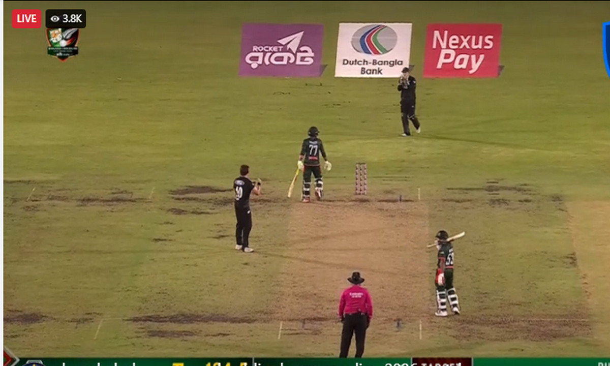 আর মাত্র ১২ বলের খেলা : খেলাটি সরাসরি দেখুন এখানে LIVE