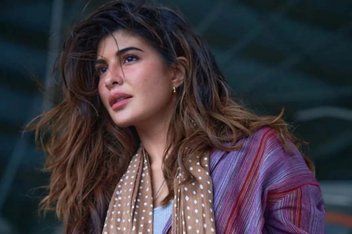 “জ্যাকলিনের এই ঘটনা মুহূর্তেই ভাইরাল – সোশ্যাল মিডিয়ায় ঝড়”