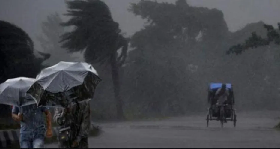 তিন অঞ্চলে ৬০ কিমি বেগে ঝড়ের শঙ্কা,নদীবন্দরে সতর্কসংকেত