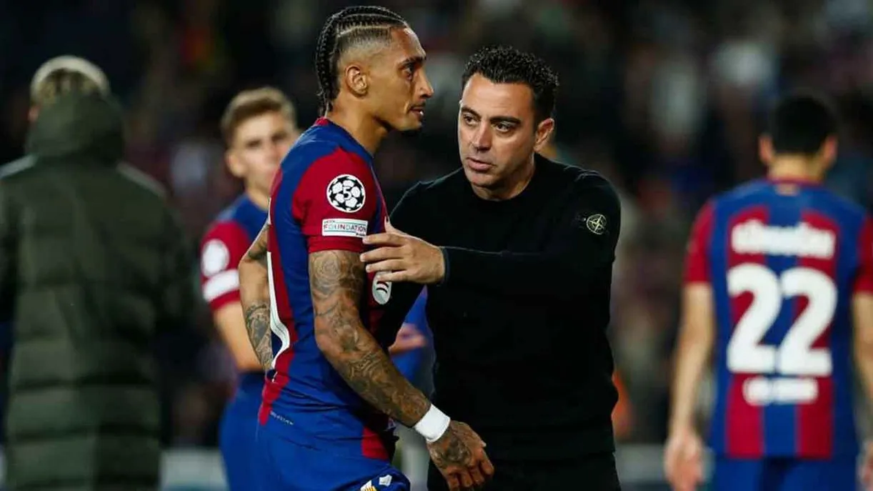 রাফিনিয়াকে বারবার বদলি করার কারণ জানালেন Xavi Hernandez