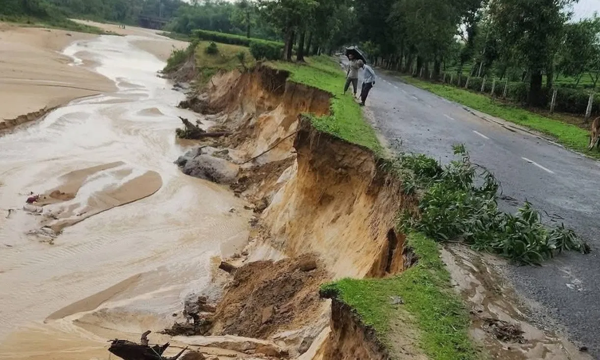 ভাঙনের মুখে ঢাকা-সিলেট মহাসড়ক