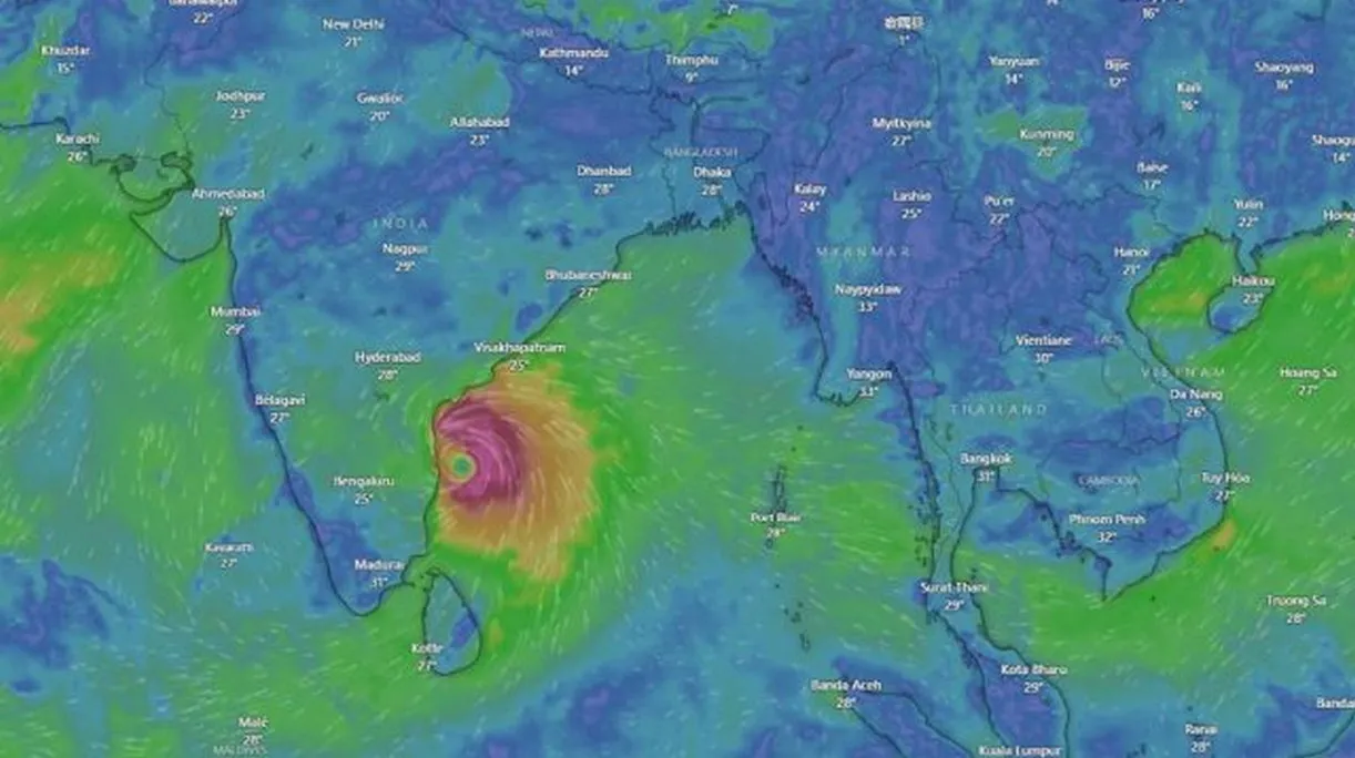 আজকের আবহাওয়া: বজ্রসহ বৃষ্টির আশঙ্কা, দেশের বিভিন্ন অঞ্চলে সতর্ক সংকেত