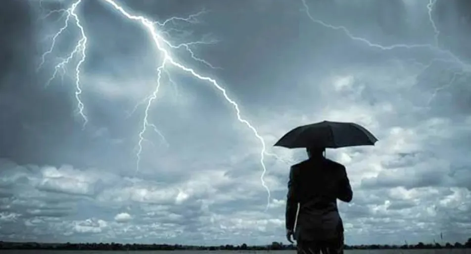 বজ্রপাত নিয়ে যে ১০ তথ্য জানা জরুরি, না জানলে বাড়তে পারে প্রাণহানির ঝুঁকি
