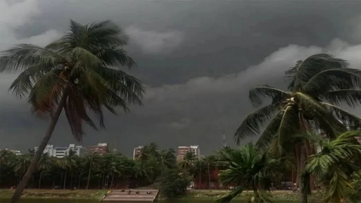 আজকের আবহাওয়া: বৃষ্টি ও বজ্রঝড়ের সম্ভাবনা, সতর্কতা জারি