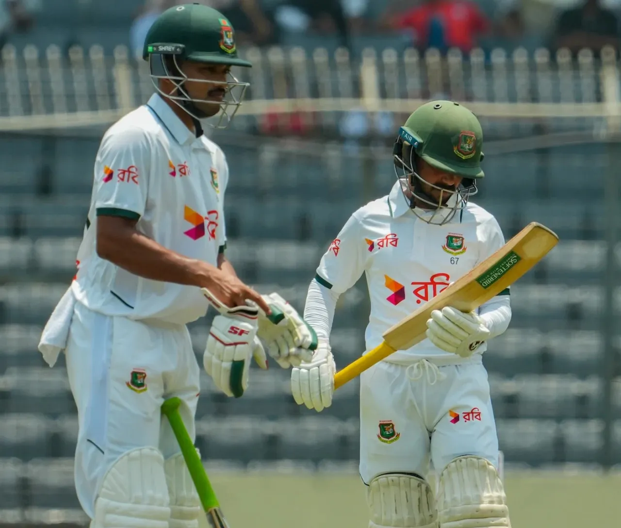 শান্ত-মমিনুলের দাপটে প্রথম দিন শেষ করলো বাংলাদেশ