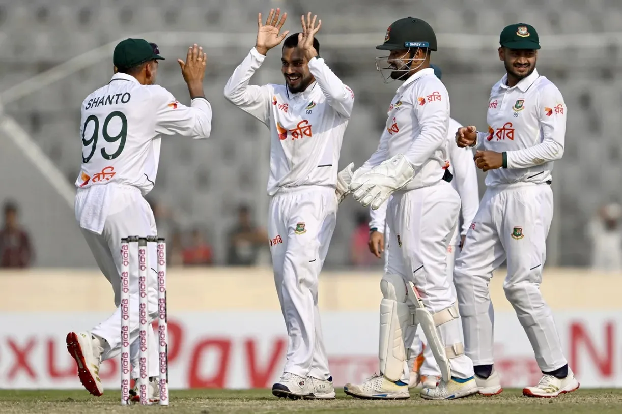 মিরপুর টেস্টে দাপট দেখাচ্ছে পাকিস্তান,খেলাটি সরাসরি দেখুন এখানে LIVE