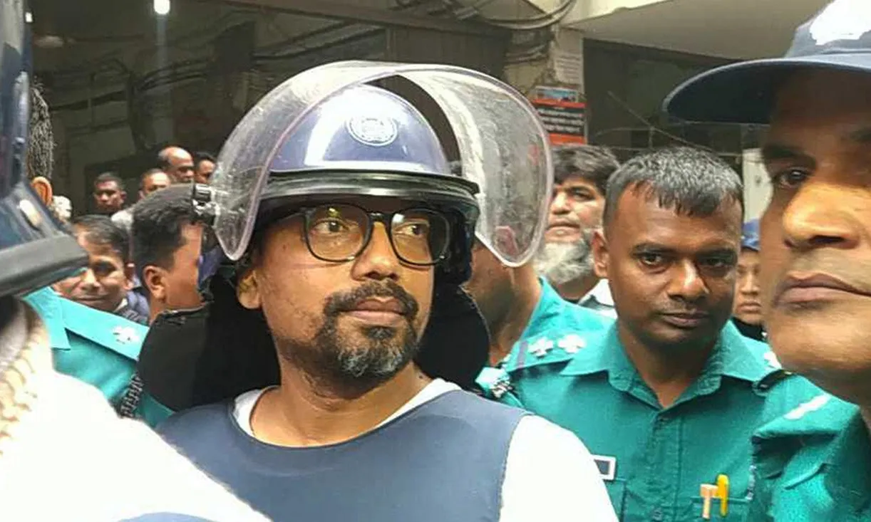 প্রিজনভ্যান দুর্ঘটনার পর পলকের ঘাড় ও কোমরের ৫টি হাড়ে গুরুতর সমস্যা