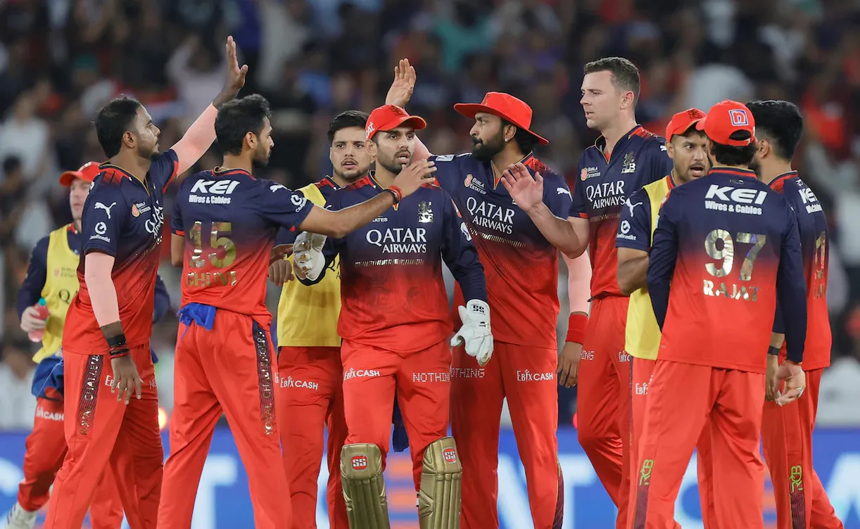 বড় ধাক্কা আরসিবিতে, থুশারার বদলে নতুন পেসার আনলো বেঙ্গালুরু