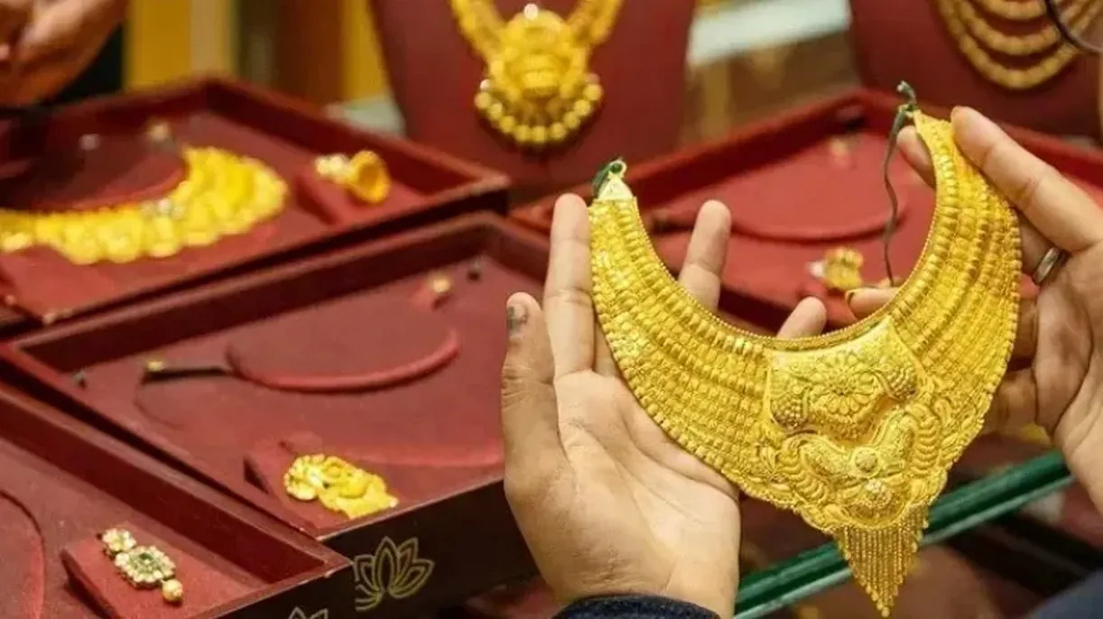 আবারও কমলো স্বর্ণের দাম, এক ভরিতে কমেছে চার হাজার টাকার বেশি