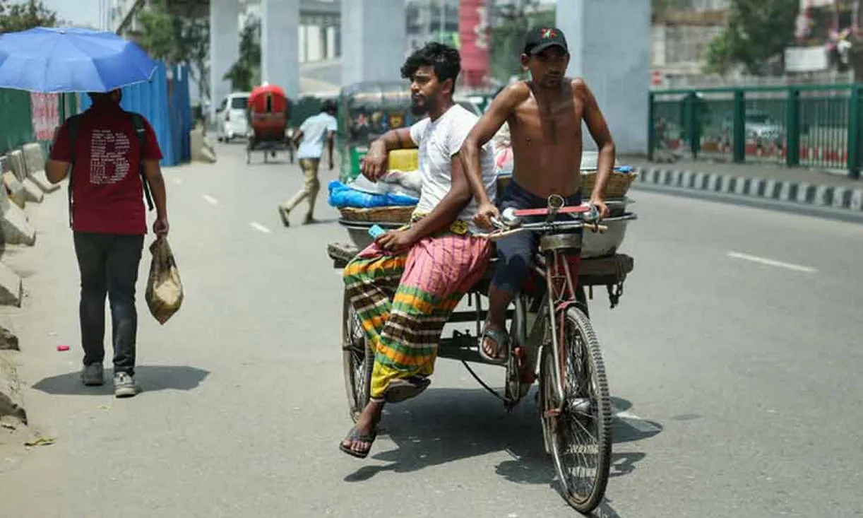 তাপে পুড়ছে ৪০ জেলা, বিপর্যস্ত জনজীবন