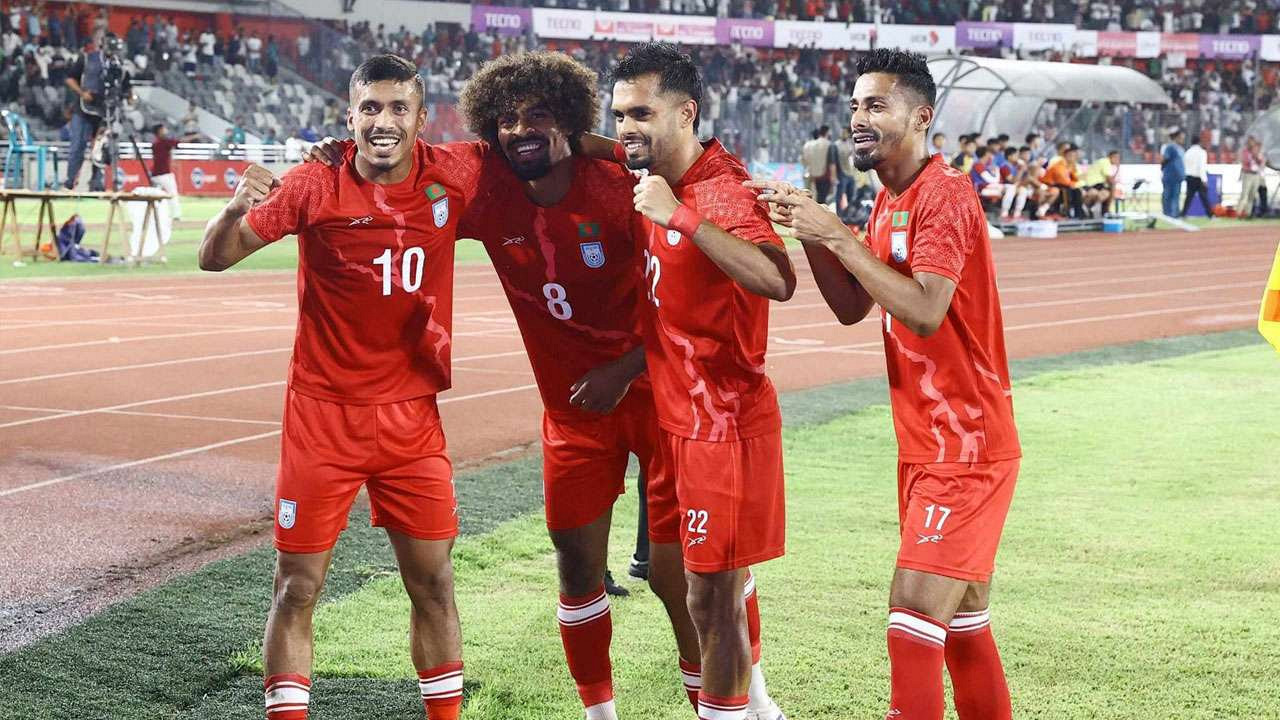 ইউরোপের মাটিতে ইতিহাস করলেন হামজা রা