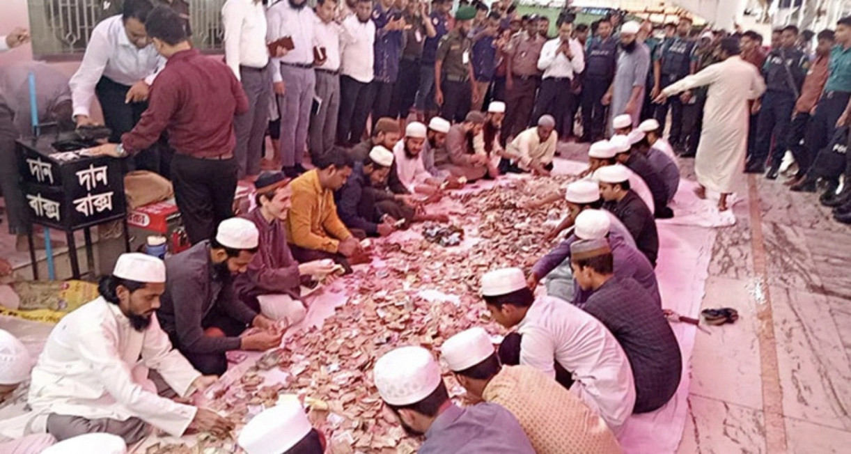 ৭০০ বছরের ইতিহাসে প্রথমবার প্রকাশ্যে গণনা হচ্ছে শাহজালাল (রহ.) মাজারের দানের টাকা