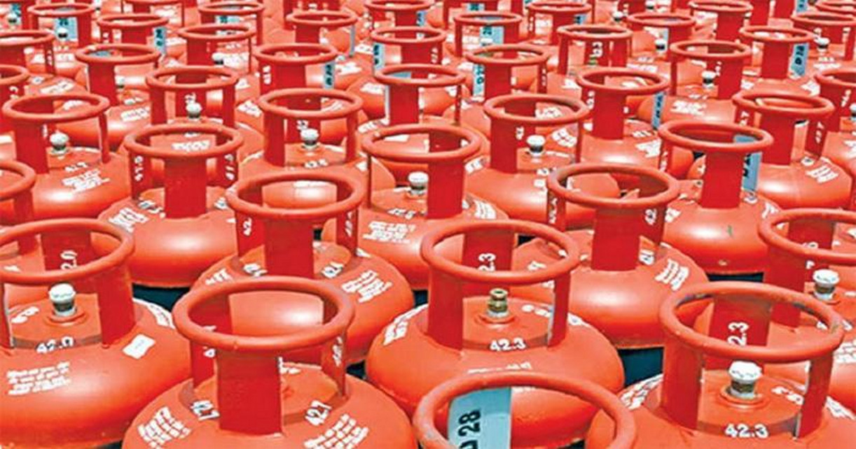 এক ধাক্কায় ৩৫৭ টাকা কমল এলপিজির দাম, ১২ কেজি সিলিন্ডারের নতুন মূল্য, জানুন
