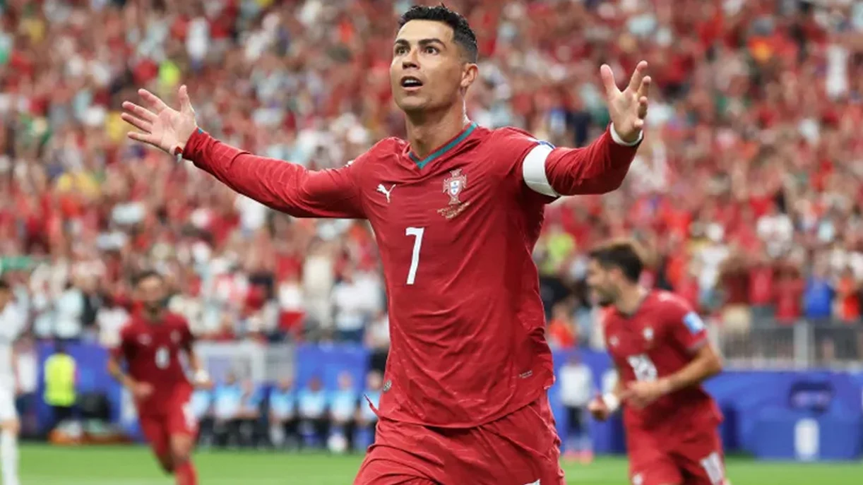 আন্তর্জাতিক ফুটবলকে বিদায় বলছেন রোনালদো! শেষ ম্যাচে খেলবেন যে দলের বিপক্ষে