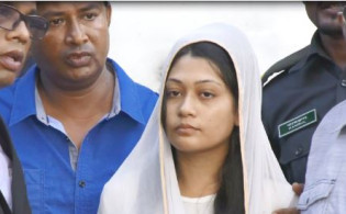 ঠোঁট দুটো নড়ালেনও না মিন্নি