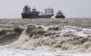 বাংলাদেশের জলসীমায় ঢুকল দুই বিদেশি জাহাজ