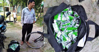 টিফিনের বিস্কুট বাড়ি নিয়ে যাচ্ছেন প্রধান শিক্ষক