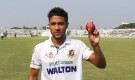 ২ ইনিংসে ১৩ উইকেট : নির্বাচকদের নজরে রুয়েল মিয়া