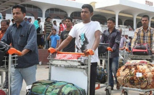 প্রবাসী শ্রমিকদের বিমান ভাড়া কমাতে মন্ত্রীর চিঠি