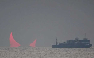 সাগর ফুঁড়ে বেরিয়ে আসছে 'লাল শয়তানের শিং