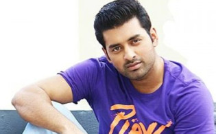 মারাত্মক দুর্ঘটনা থেকে রক্ষা পেলেন অঙ্কুশ
